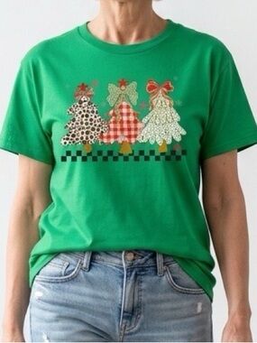 Green Holiday Graphic Tee with Festive Tree Patchwork